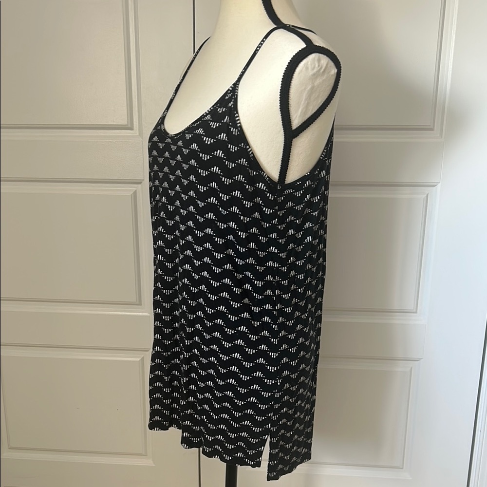 Black and White Patterned Women's Top - Picture 3 of 8